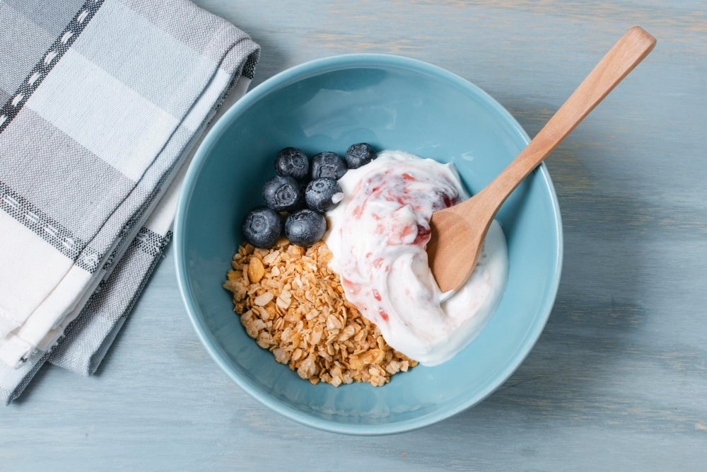 Granola, yogurt, and blueberries, a balanced superfood breakfast for weight management